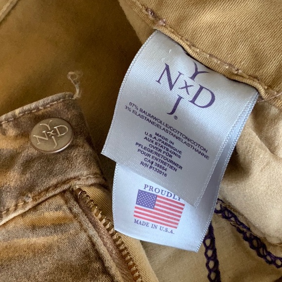 NYDJ Premium Jeans. Size 8 Gentle Wear. Made in USA - Picture 2 of 5